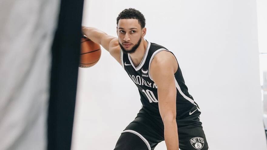 Ben Simmons sufre una hernia discal y sigue aplazando su debut con los Nets