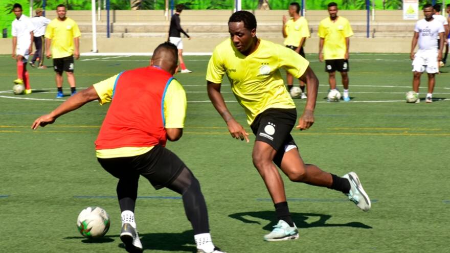 Carlos Carbonero va al fútbol de República Dominicana