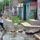 Filtraciones del Dique tienen entre las aguas a algunos pobladores del sur
