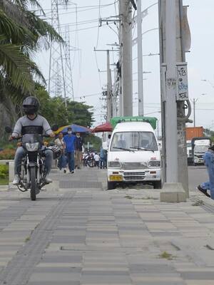 No a las motocicletas en andenes | Columna de Álvaro De La Espriella Arango
