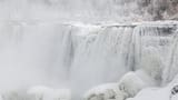 Las impresionantes postales que dejan las Cataratas del Niágara, congeladas parcialmente por el frío extremo que azota Canadá