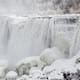 Las impresionantes postales que dejan las Cataratas del Niágara, congeladas parcialmente por el frío extremo que azota Canadá