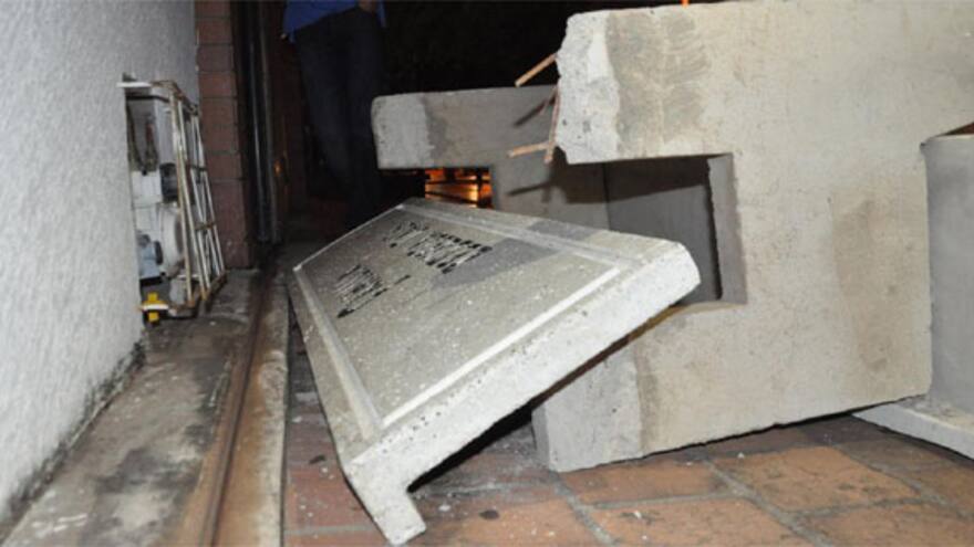 Familia de Diomedes quita de su tumba una banca que había ubicado su exmánager