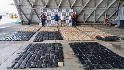 Armada incauta más de 800 kilos de drogas en el Pacífico: “No hay santuarios para el narcotráfico”