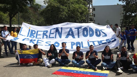 Excarcelan expolicías de Caracas, los presos políticos más antiguos de Venezuela, dice ONG