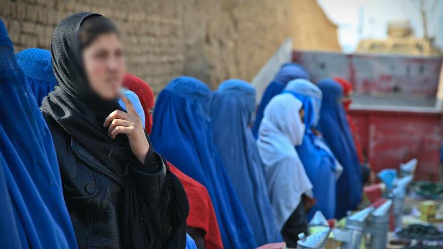 Matrimonio infantil y venta de bebés se elevan por crisis en Afganistán: Unicef