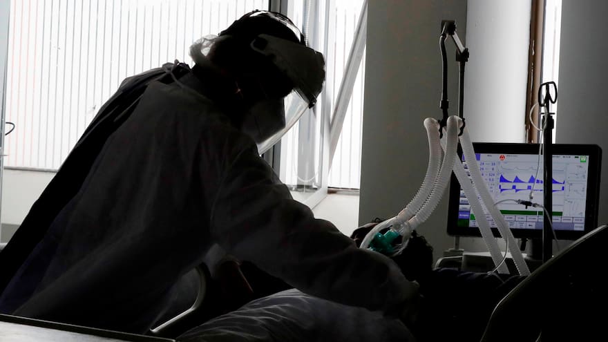 Los riesgos que se asumen al no acceder a vacunas anticovid