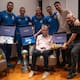 Emotiva visita de Rosario Central al ‘Patón’ Bauza, histórico exjugador del Junior