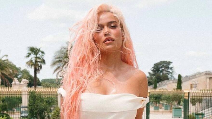 Karol G deslumbró en la Semana de la Moda de París