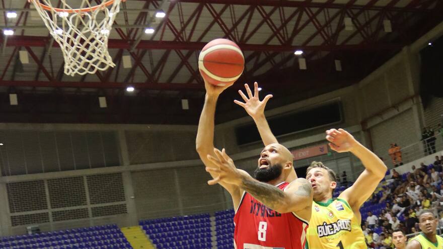 Búcaros 81, Titanes 82: triunfo a lo mero macho, Machado