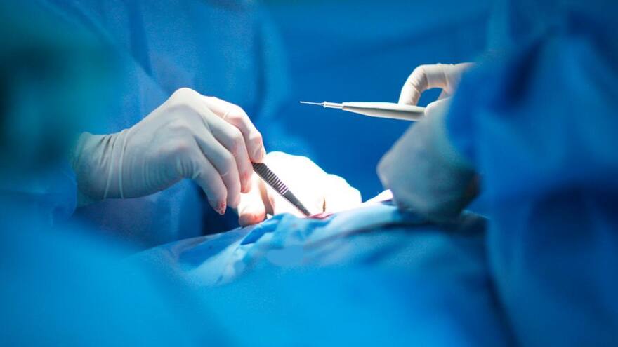 Habla clínica donde se practicó cirugía estética estadounidense fallecida