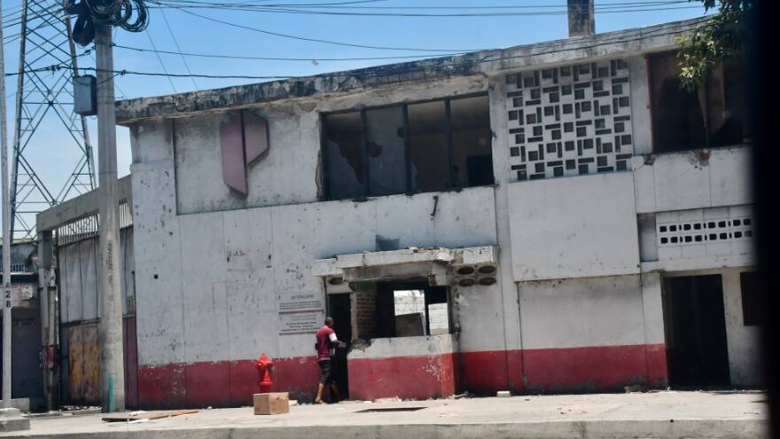 Personas estarían desvalijando sede de la antigua empresa Pizano