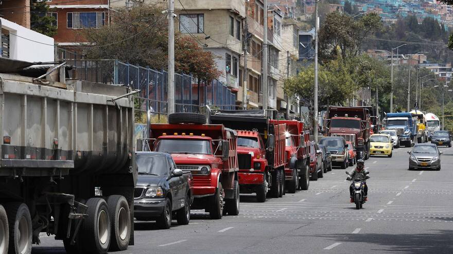 Trancón de varias horas a las afueras de Bogotá por paro camionero