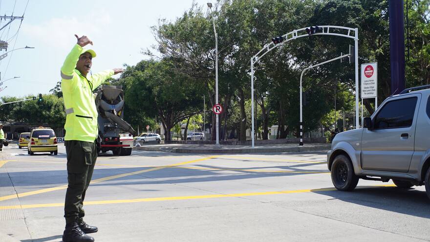 Distrito instala arco informativo luminoso para contraflujo