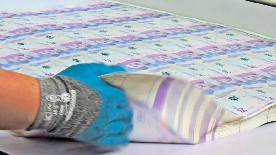¿La emisión de papel moneda es una buena estrategia para la crisis?