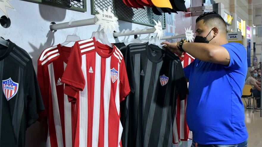 Efervescencia en las tiendas por nueva camiseta del Junior