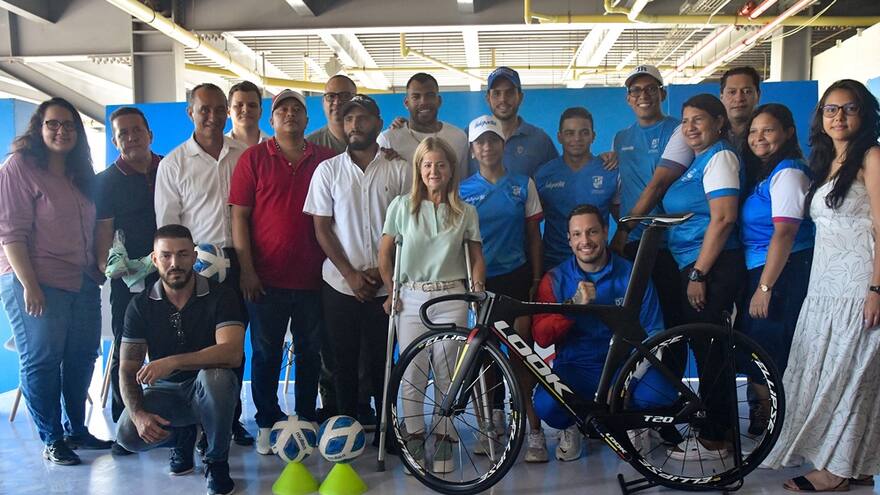 Gobernación entrega implementación deportiva a 20 Ligas del Atlántico