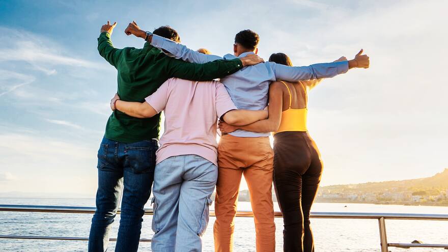 Speed friending, el nuevo tipo de eventos sociales creados para conocer amigos