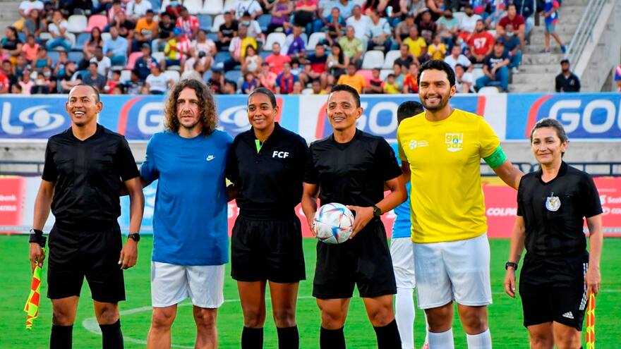 El álbum del partido de Carles Puyol en el estadio Romelio Martínez