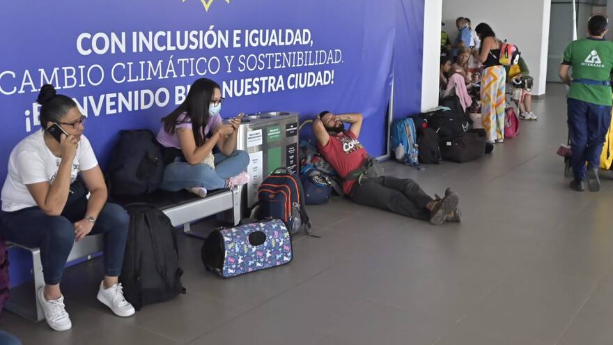 Supertransporte anuncia investigaciones por suspensión de vuelos de Viva