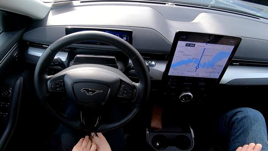 Pelea en Twitter entre Ford y Tesla