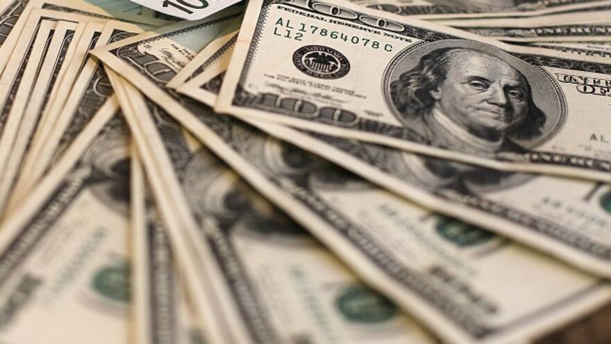 Leve alza en el dólar