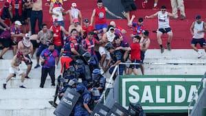 56 heridos y 63 detenidos luego de la fuerte pelea entre hinchas de Cerro Porteño y la Policía de Paraguay