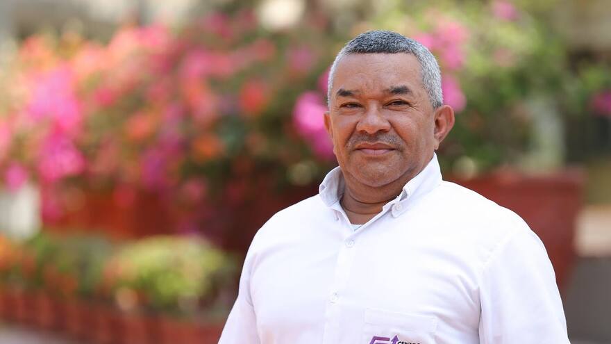 Respaldo en redes sociales a ‘Guillo’, el mensajero de la Universidad del Norte que entrega diplomas