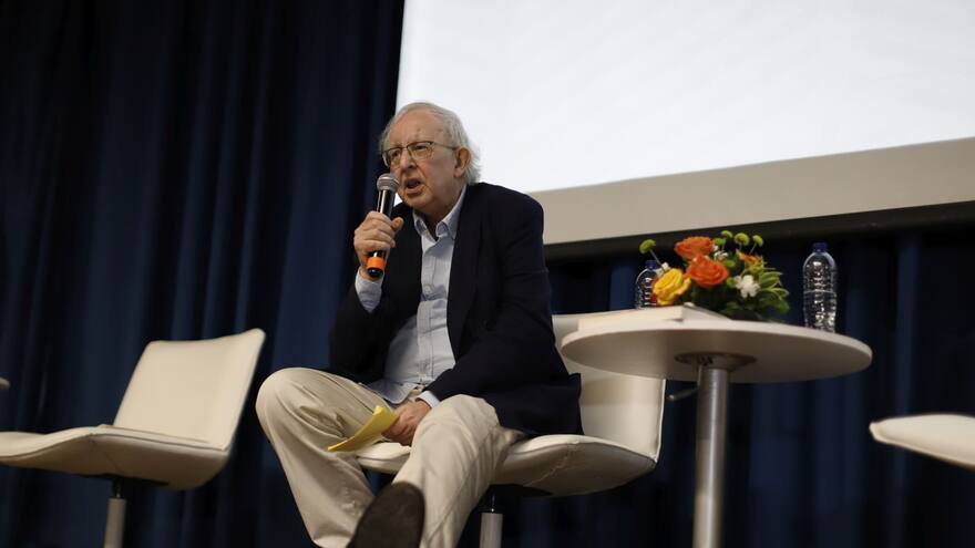 El historiador inglés que recorrió Colombia en 'bus'