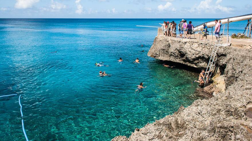 Nativos de San Andrés estarían cazando a tiburón que atacó a turista italiano