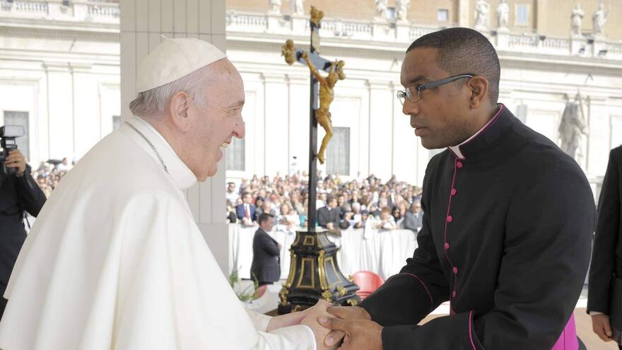 El cura de Sucre que ha trabajado con tres Papas