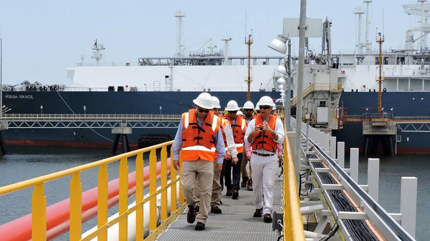 Panamá analiza operación de planta de regasificación