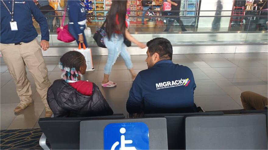Niña estuvo durante 10 días en el aeropuerto El Dorado tras ser abandonada por su familia