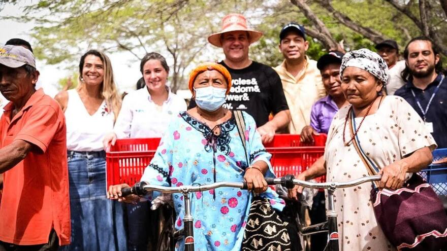 Entregan bicicletas para la movilización de familias wayuu