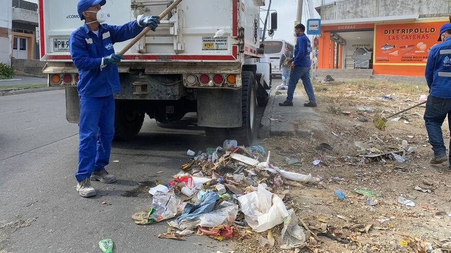 Recolectan desechos tirados en zonas públicas de Barranquilla