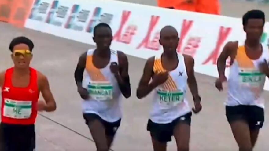 Sancionan a atletas tras polémica final en la Media Maratón de Pekín