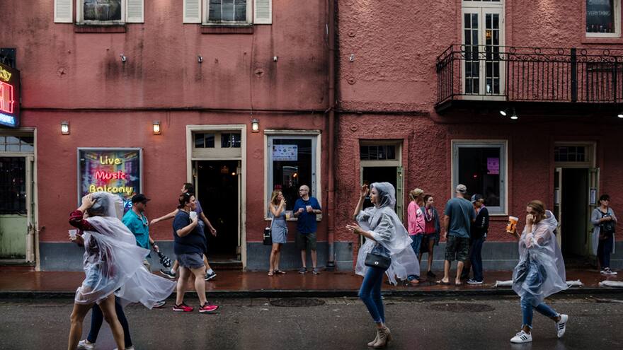 Nate, degradado a tormenta tropical, se adentra en el sur de EEUU