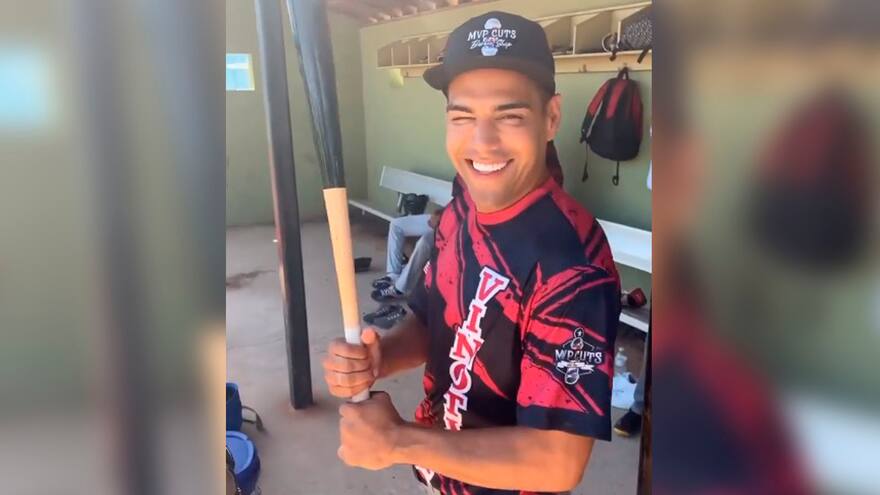 Falcao mostró sus habilidades para el béisbol con consejos de Édgar Rentería