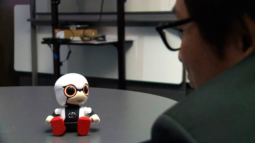 En video | Presentan robot parlante para acompañar humanos