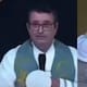 Adulto mayor interrumpió a sacerdote en plena misa en busca de consuelo: su nieto había muerto