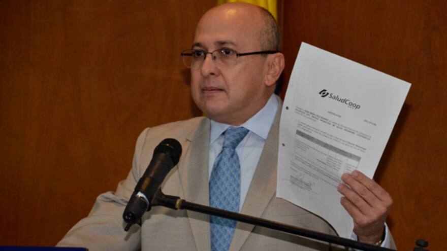 La contralora fabrica mentiras en mi contra: Fiscal