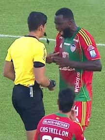 José Cuenú, suspendido tres partidos tras su expulsión ante Fortaleza