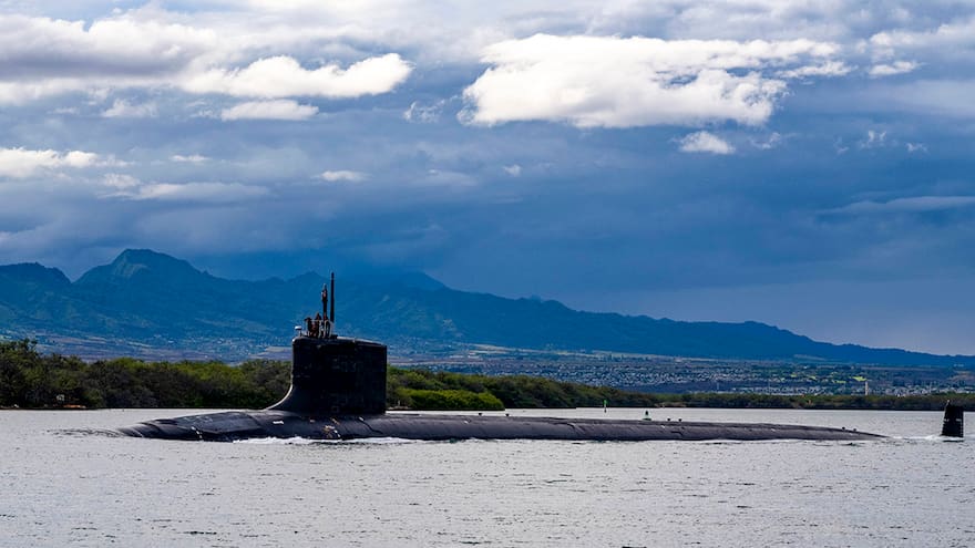 Detienen a ingeniero acusado de vender secretos de submarinos nucleares de EE.UU.