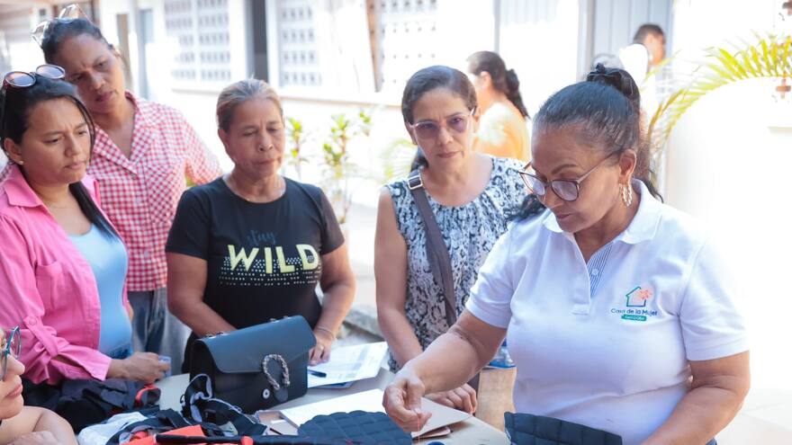 Las ‘Mujeres valientes’ de Córdoba muestran sus emprendimientos en una feria