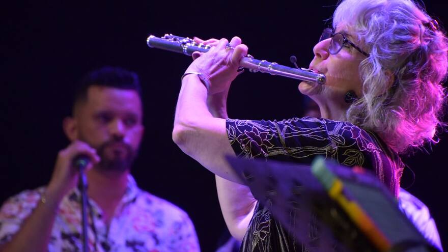 Andrea Brachfeld conquistó al son de la flauta el Carnaval de las Artes