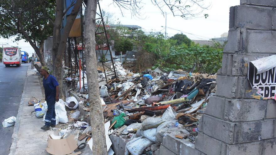 Mercadito de Boston completa 15 años sin solución a la vista