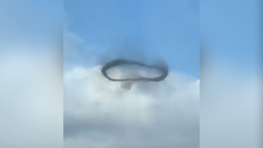 ¿Qué son los extraños anillos negros que aparecieron en el cielo de Moscú?