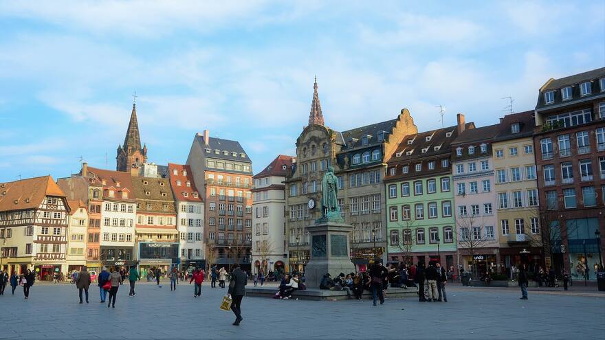 Muere de un infarto una niña tras asalto con cuchillo cerca de su instituto