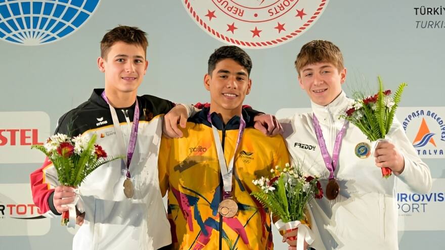 Ángel Barajas, nuevo campeón mundial de suelo en categoría júnior