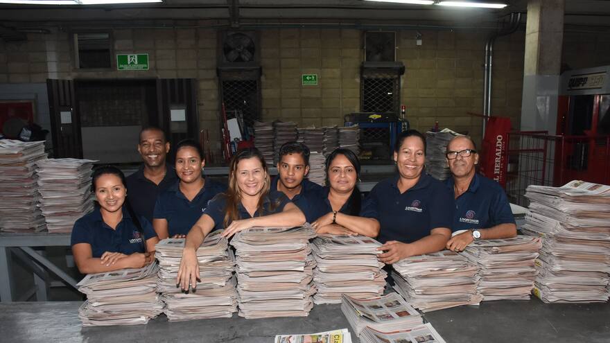 'Nadie sabe que existe este oficio': insertadores de periódicos